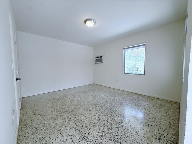 Building Photo - 43 E 16th St