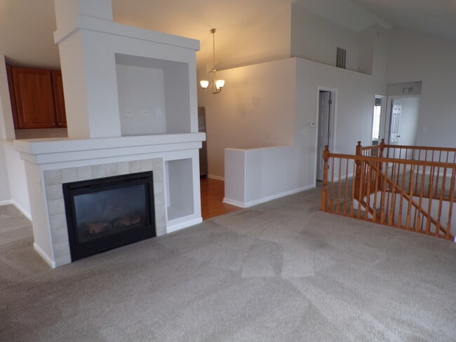 Building Photo - 583 S Parkside Dr