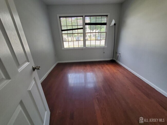 Building Photo - 518 Edpas Rd