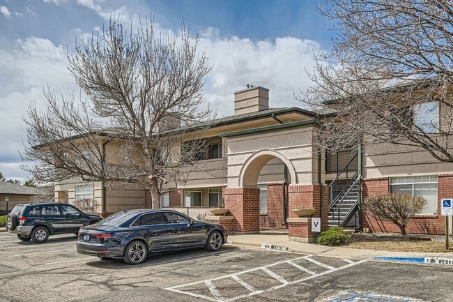 Building Photo - 2 Bed, 2 bath in Quiet Community. New HVAC, New Flooring. Community pool and clubhouse access. MO...