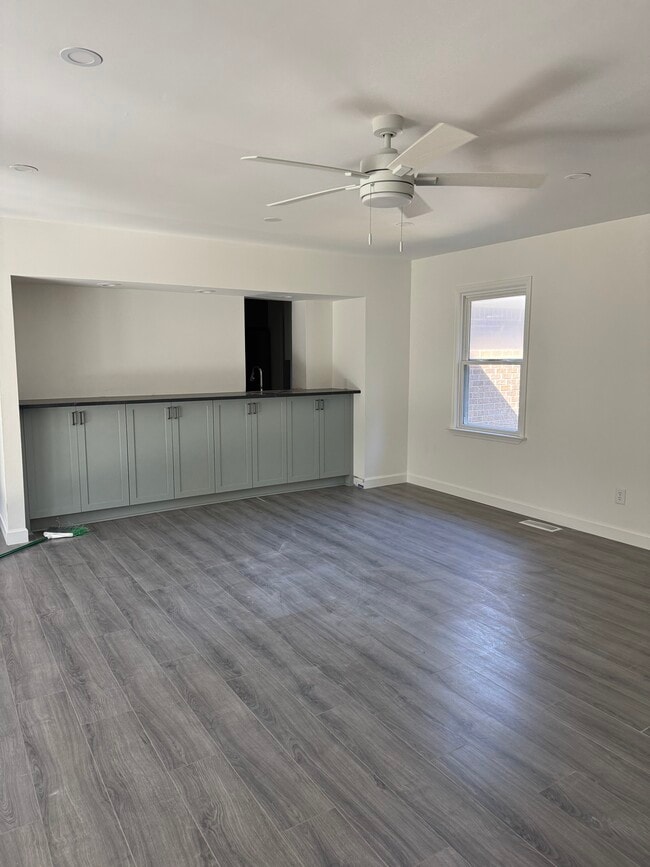 Building Photo - 1038 Point Of Lgt Ln