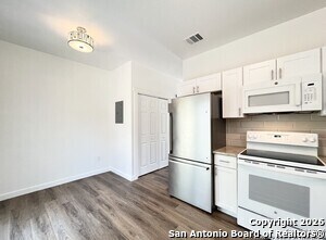 Building Photo - 1307 Whispering Hills Dr