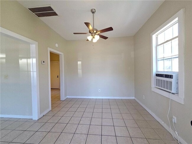 Building Photo - 1625 Rousselin Dr