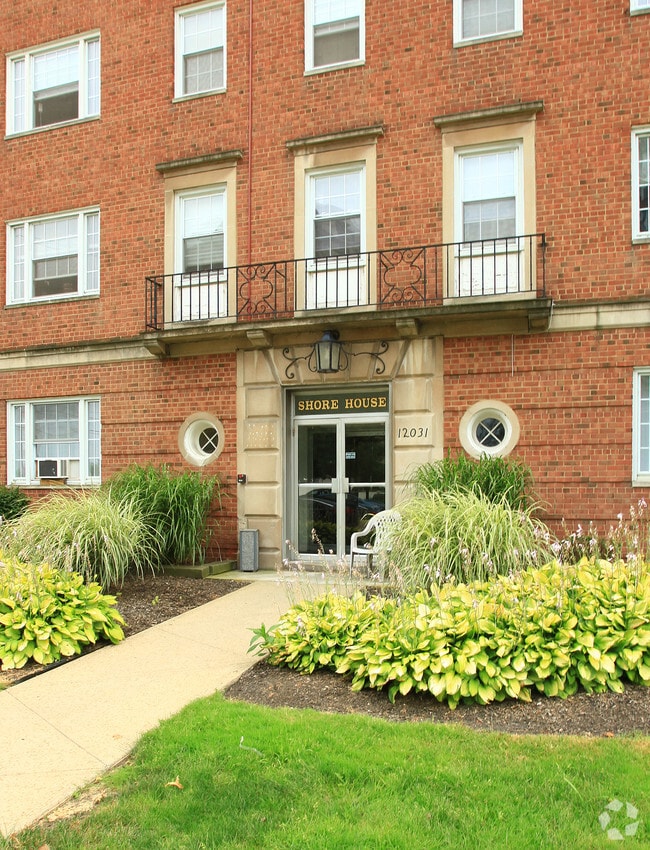 Shorehouse Apartments 12031 Edgewater Dr Lakewood OH 44107