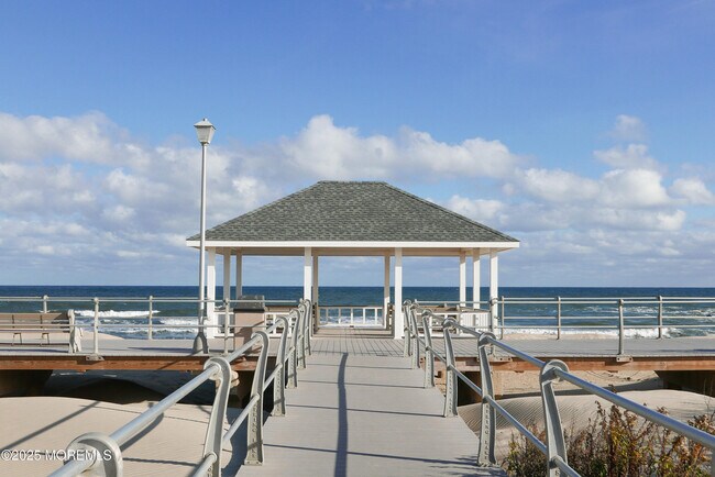 Building Photo - 601 Ocean Rd