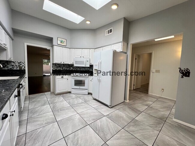 Building Photo - Two Bedroom Townhouse