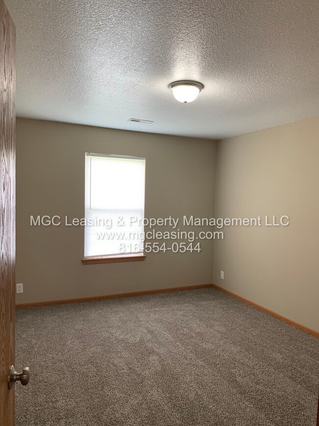 Building Photo - 209-211 Birdie Dr