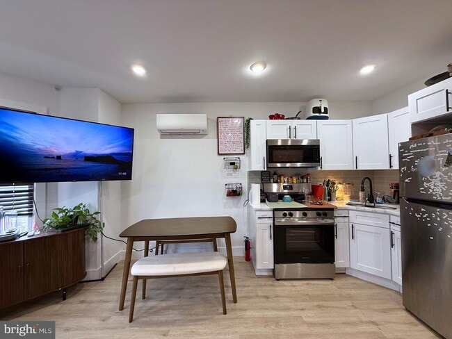 Building Photo - 6136 Chancellor St