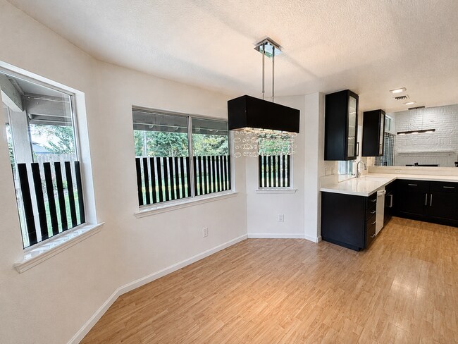 Building Photo - 8036 Glenbar Way