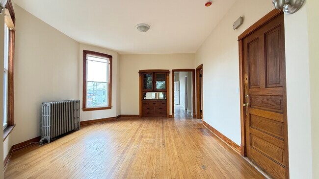 Building Photo - 2022 N Lawler Ave