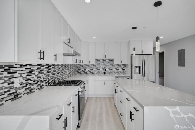 Building Photo - 1642 Taraval St