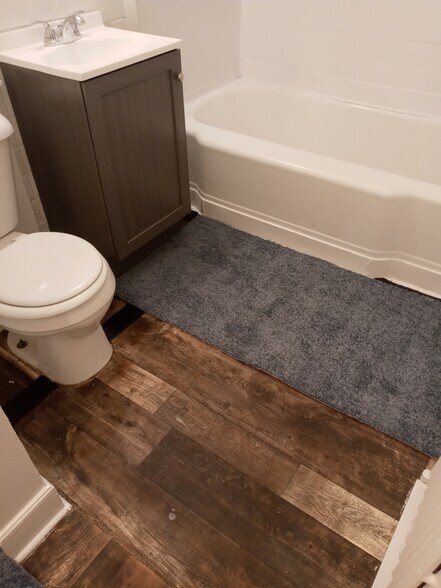 Building Photo - 1210 Erie St