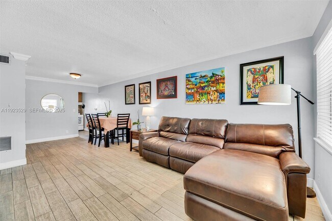 Building Photo - 1900 NE 8th Ct