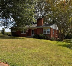Building Photo - 5 Bedroom || 3 Bathroom Home with All Util...