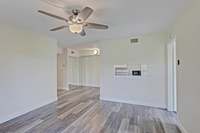 Building Photo - 6479 Chasewood Dr