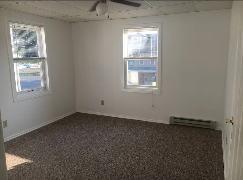 Building Photo - 339 S Poplar St