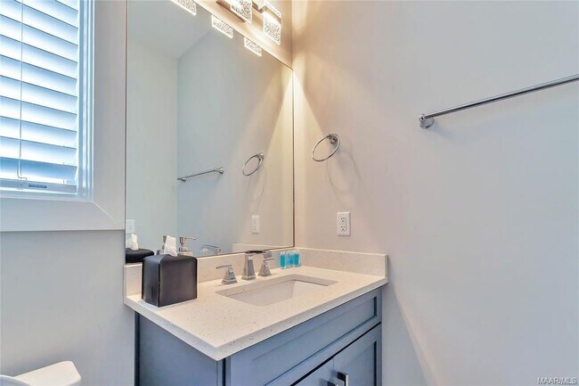 Building Photo - 7132 Fain Park Dr