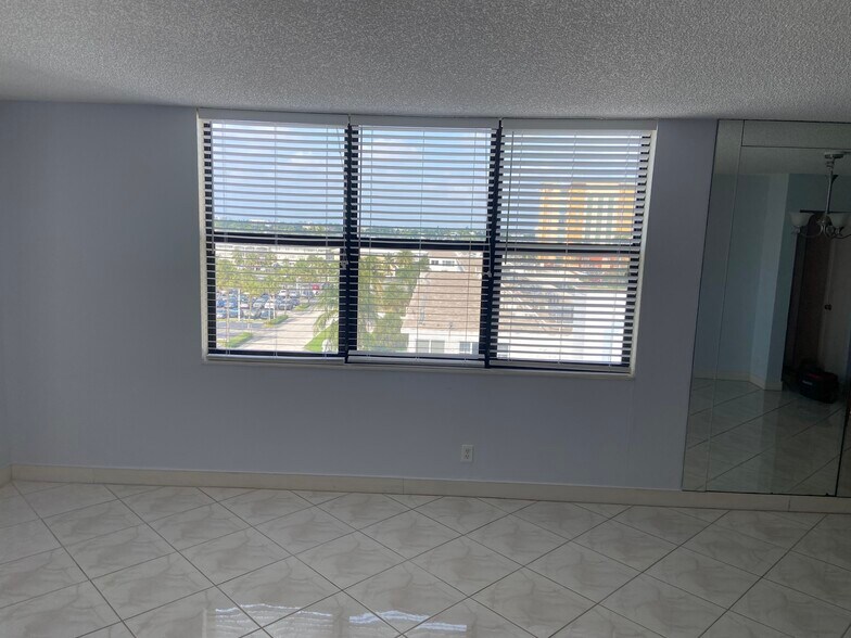 Building Photo - 801 N Ocean Blvd