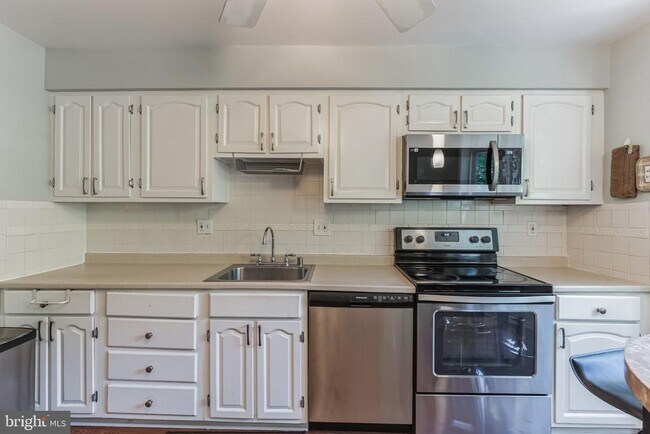 Building Photo - 4600 Linmar Ct