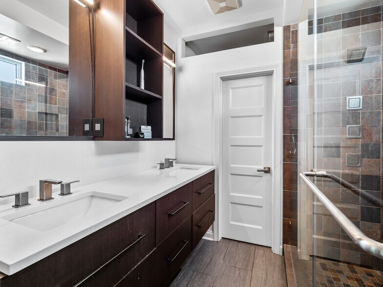 Building Photo - 1471 Lindazzo Ave