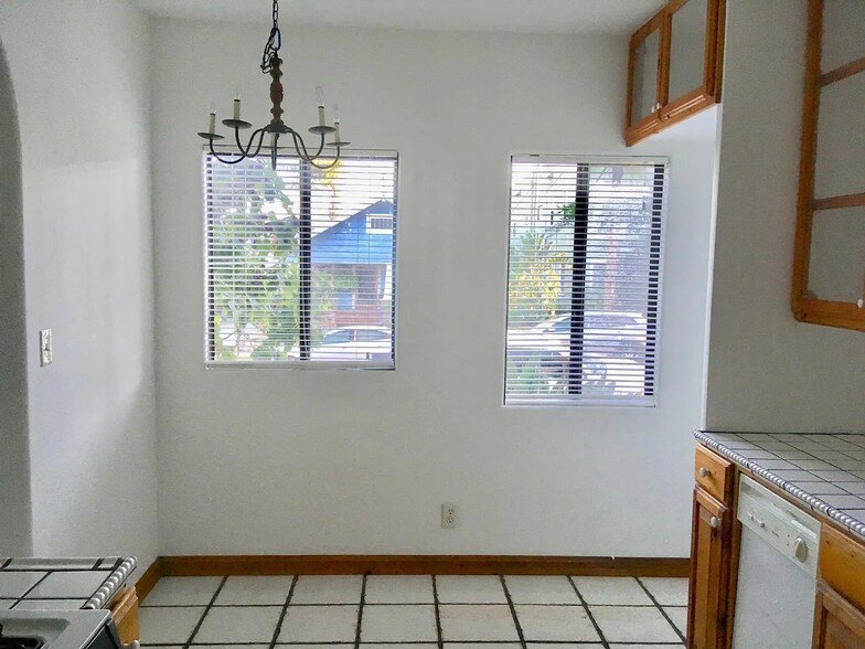 Building Photo - 460 W 39th St