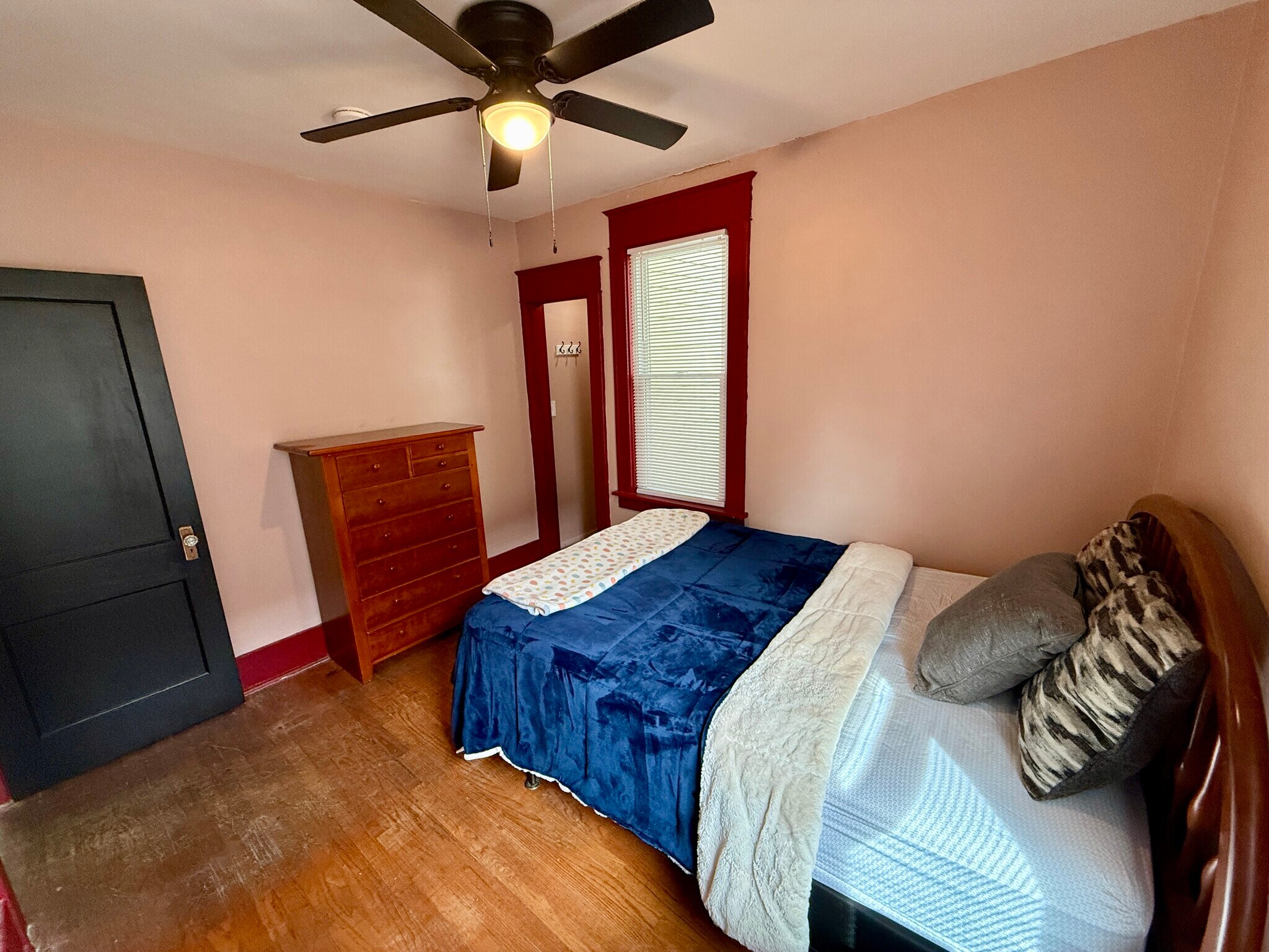 back bedroom - 1005 Kellogg Ave