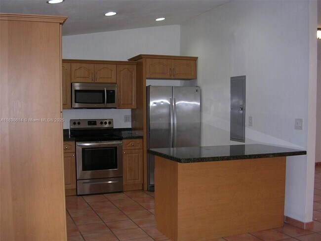 Building Photo - 14765 Kendale Lakes Blvd