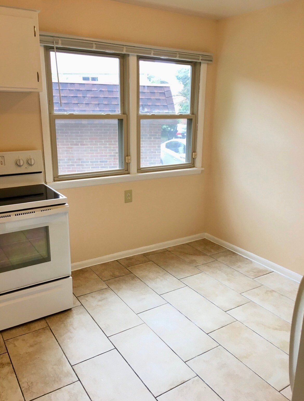 Building Photo - 422 Rushmore Ln