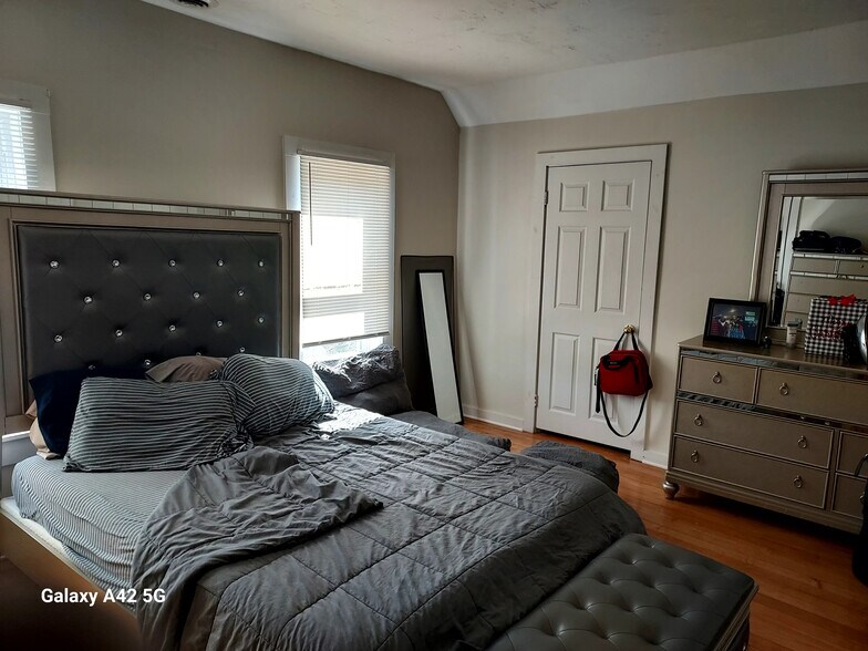 Building Photo - 64 Chase Ave