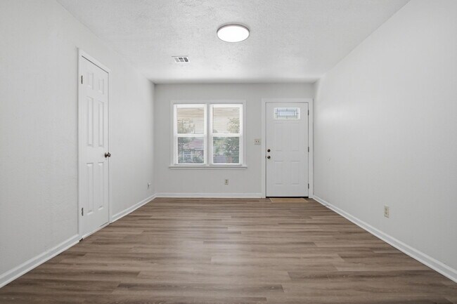 Building Photo - 1237 Staton Dr