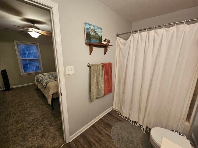 Building Photo - Beautiful 3 Bedroom Home In Jacksonville!