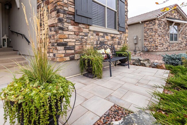 Building Photo - Stunning Flying Horse Patio Home with Stunning Views!!