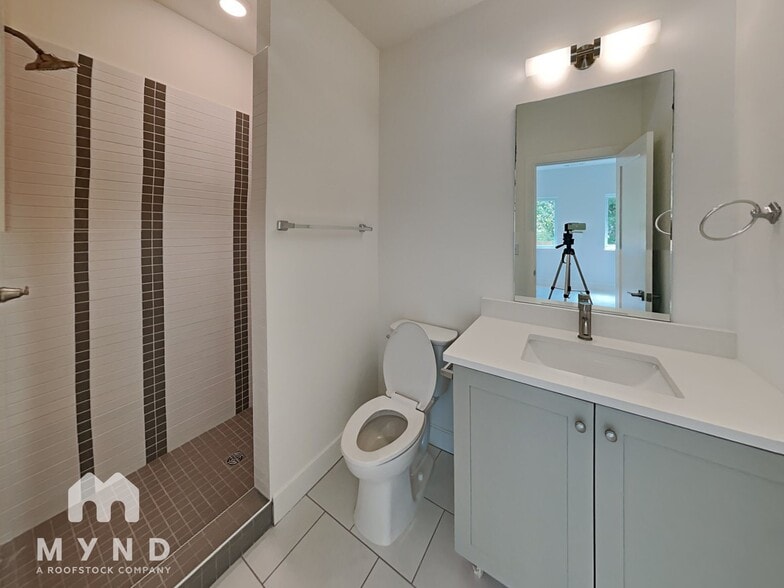 Building Photo - 1541 Millwood Pl