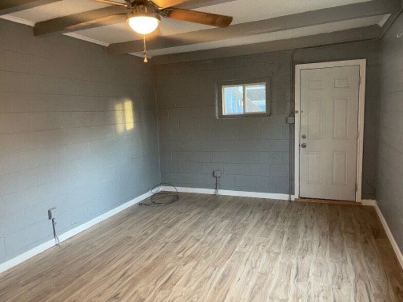 Building Photo - 3217 James Ave