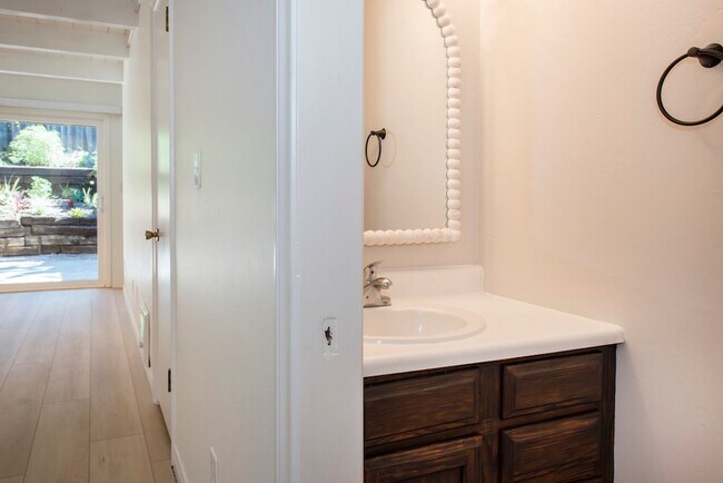 Building Photo - 2 BED/1.5 BATH ON THE MESA!!!