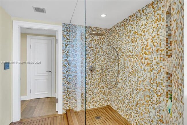 Building Photo - 2600 Island Blvd