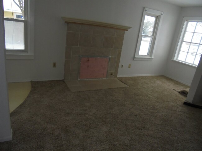 Building Photo - 2209 Lower Huntington Rd