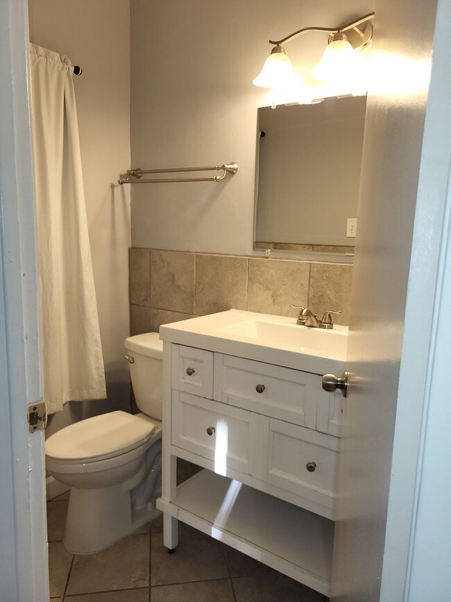 Building Photo - 3/2 Home ready for move-in