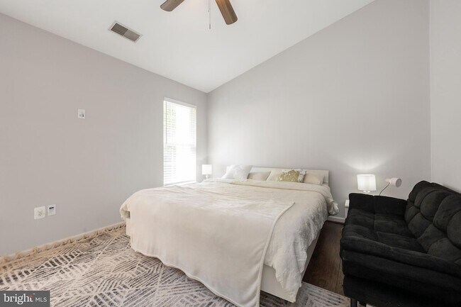 Building Photo - 4004 Meadow Trail Ln
