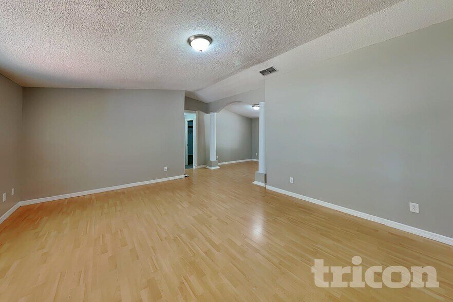 Building Photo - 506 Emberwood Dr