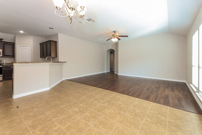 Building Photo - 1629 Applegate Way