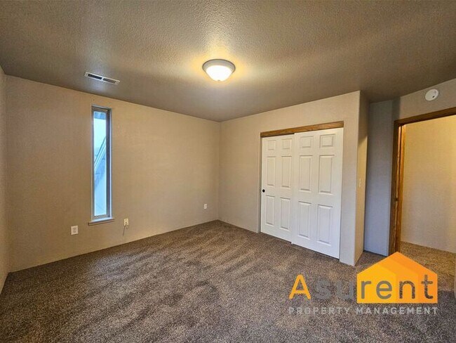 Building Photo - Freshly Renovated Duplex: 2 Bedrooms, 1.5 Bathrooms, w/ Fenced Backyard