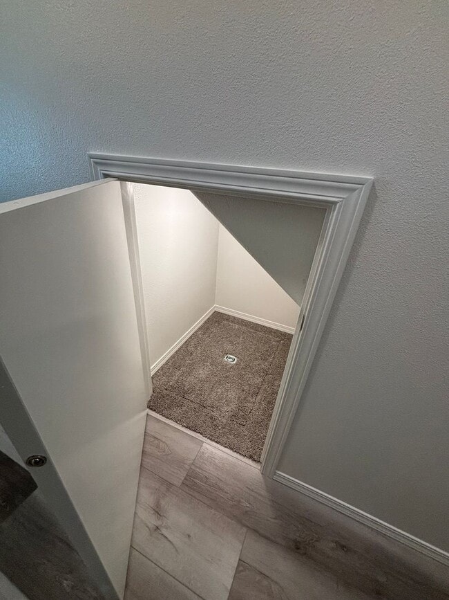 Building Photo - 3bd 2.5ba Townhome - Ready for Move-In