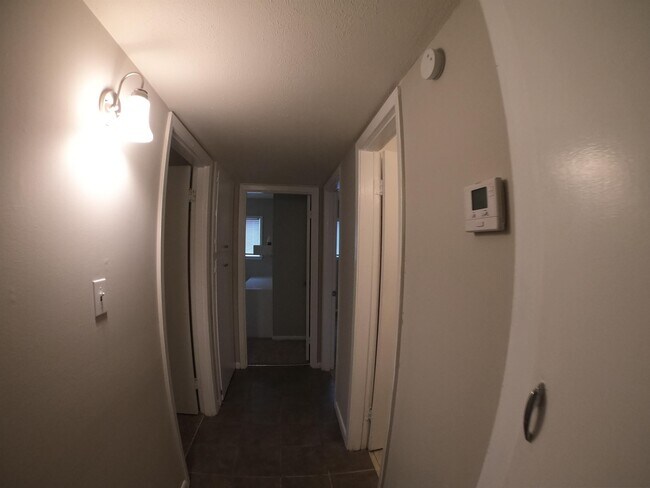 Building Photo - 3256 Suncrest Dr