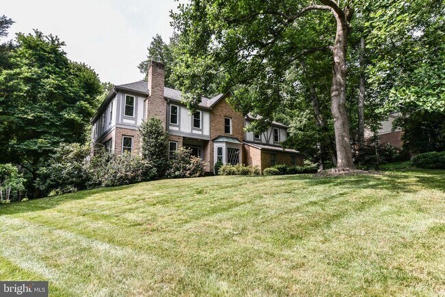 Building Photo - 2030 Spring Branch Dr