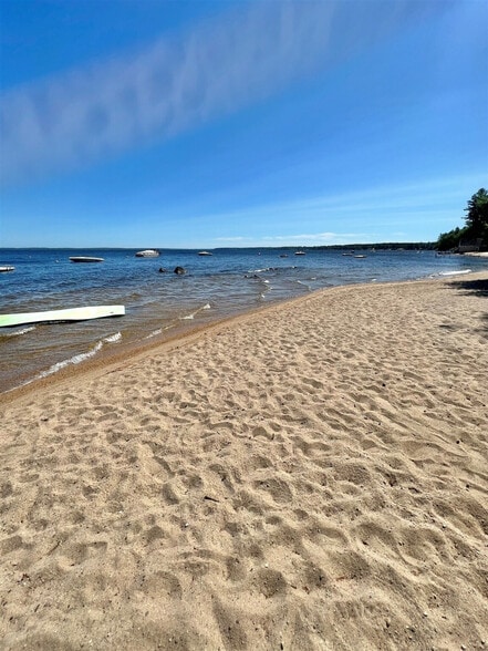 Building Photo - 28 W Shore Rd