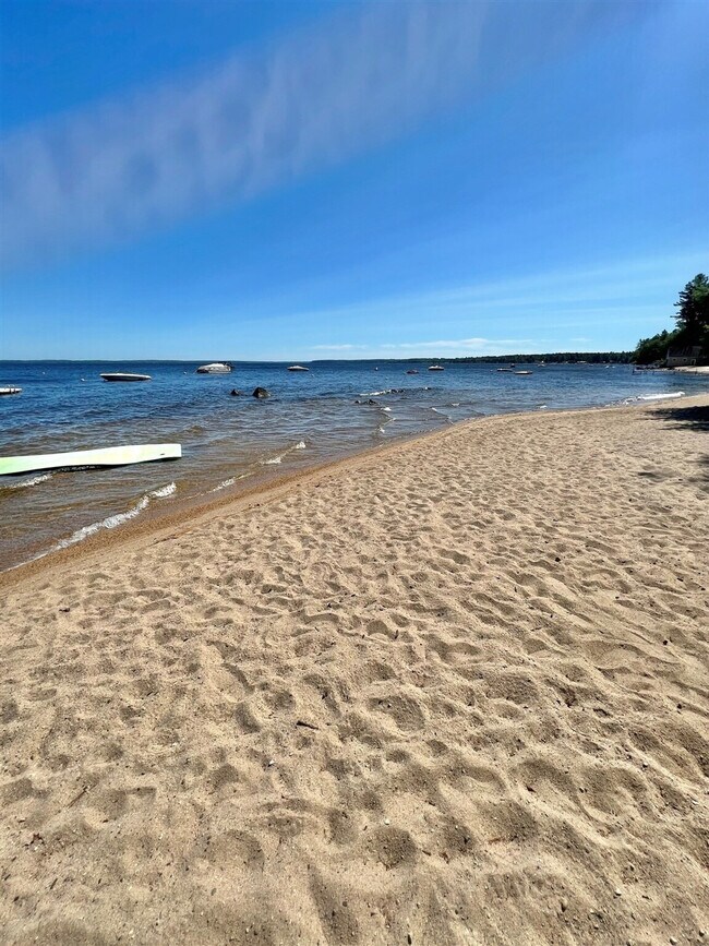 Building Photo - 28 W Shore Rd