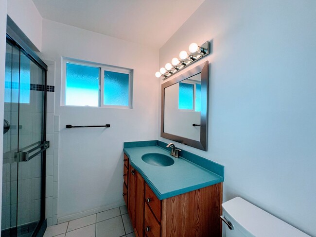 Building Photo - North Pacific Beach 3 Bedroom 2 Bath One S...