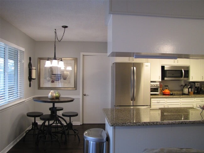 Building Photo - 7902 Meadowcroft Dr