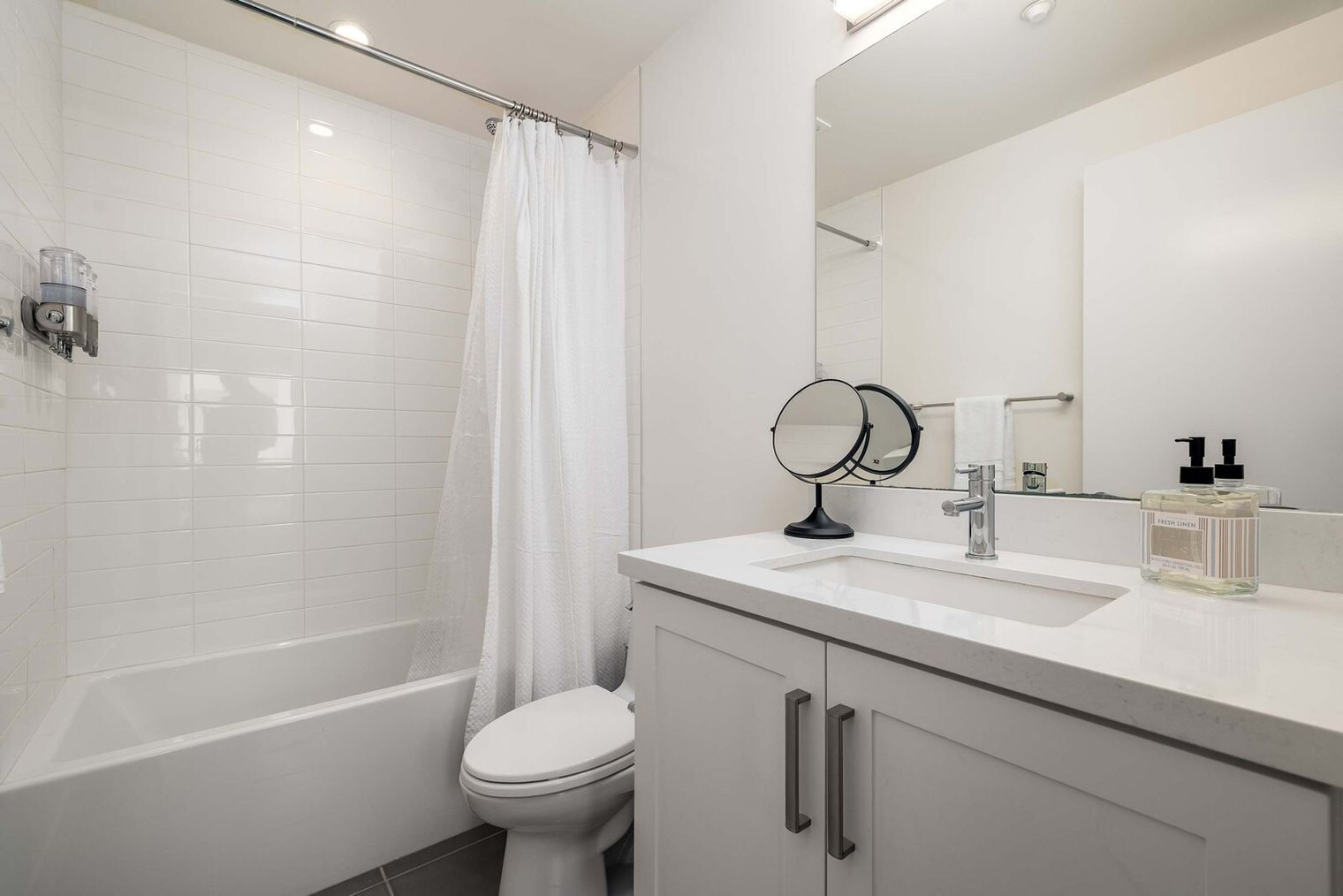 Building Photo - 551 Hawthorn St